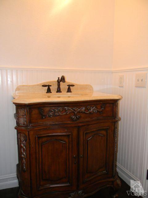 761 Congressional Road Simi Valley, CA 93065 - Photo 17 of 22 a utility room with dryer and washer