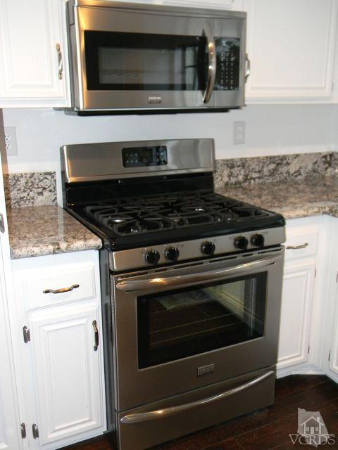761 Congressional Road Simi Valley, CA 93065 - Photo 6 of 22 a stove top oven sitting inside of a kitchen