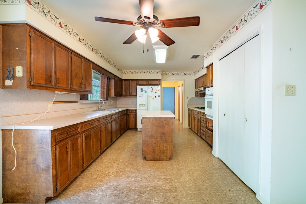 195 Red Bird Loop Center Point, TX 78010 - Photo 5 of 32 Gallery Image 5