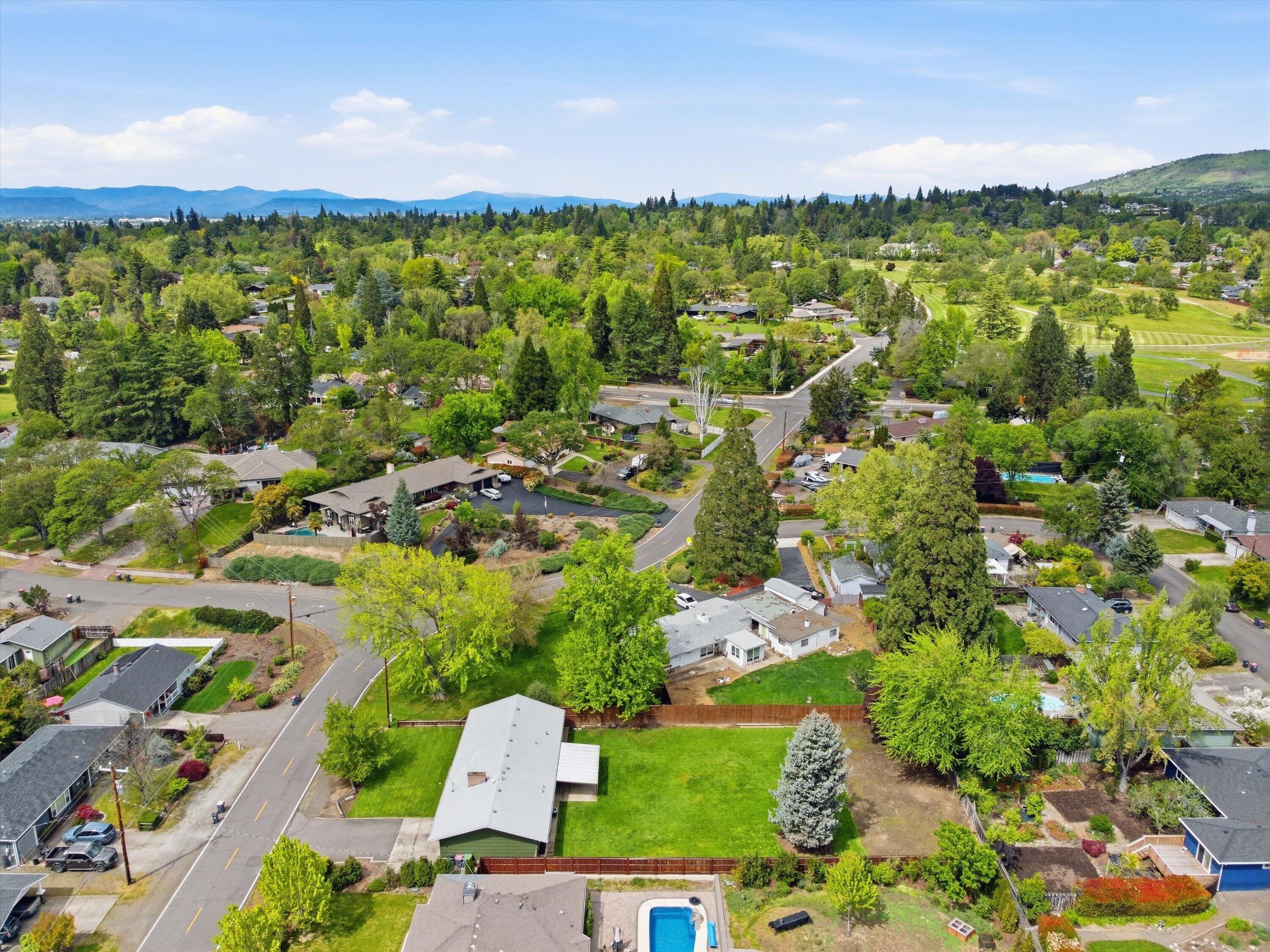 689 South Modoc Avenue Medford, OR 97504 - Photo 46 of 47 46-689 S Modoc Ave-46