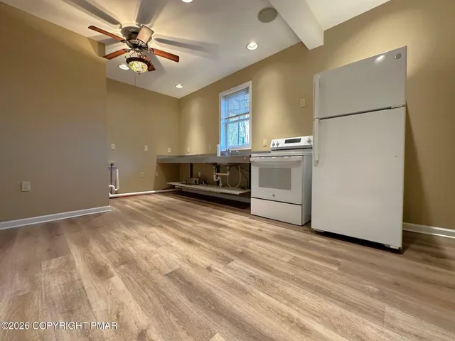 a view of a livingroom with furniture and a ceiling fan
