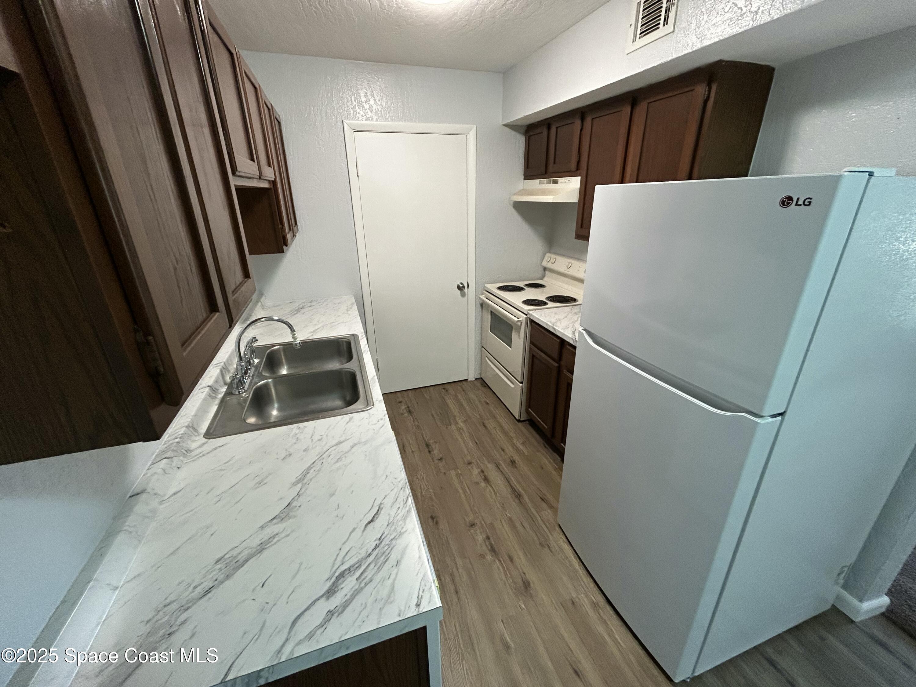 2101 Forest Knoll Drive Northeast, Unit 1206 Palm Bay, FL 32905 - Photo 5 of 18 906C838E-C5E4-4D3B-94E2-F559BF069199