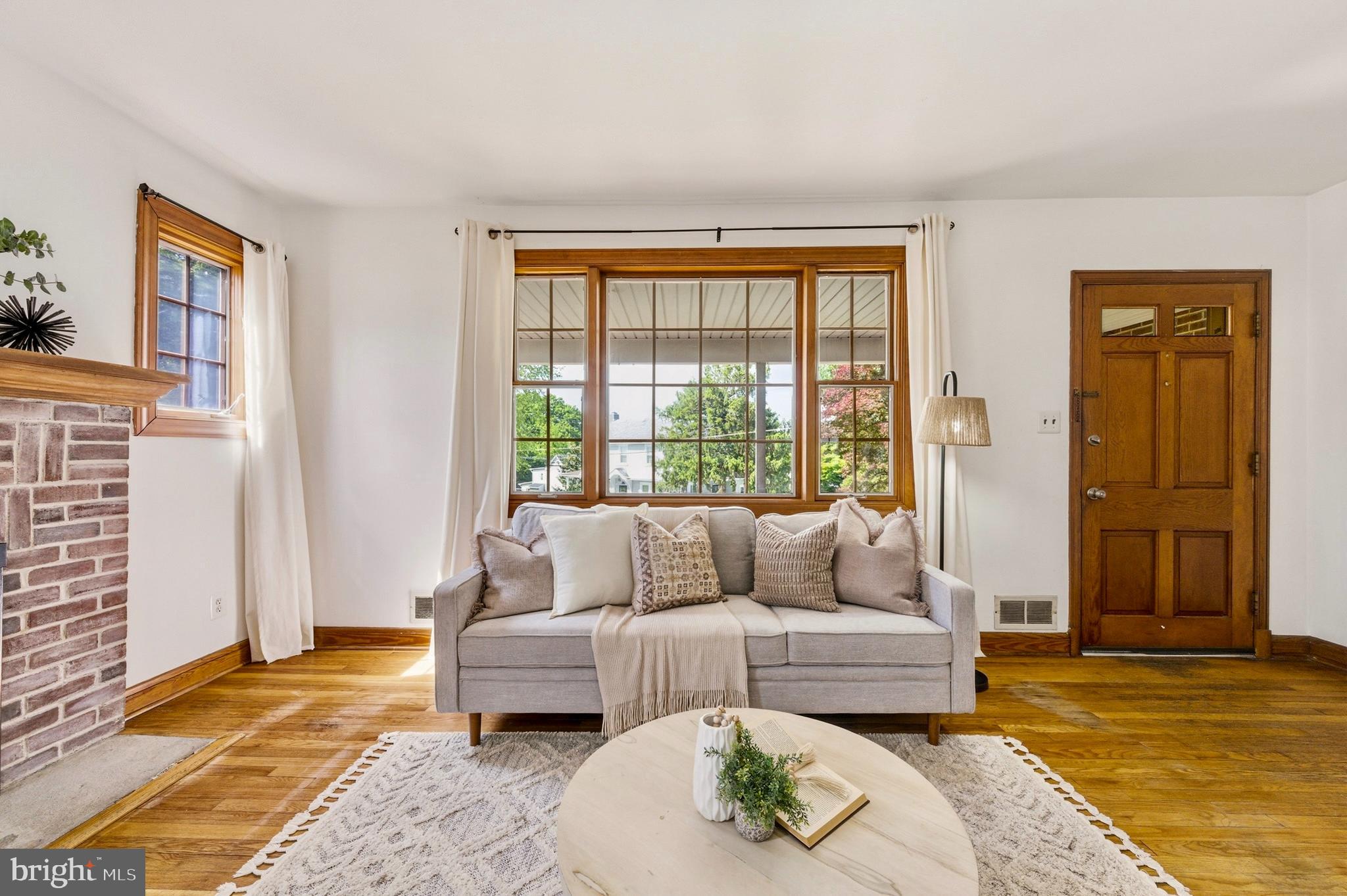 621 Woodsdale Road Baltimore, MD 21228 - Photo 4 of 59
