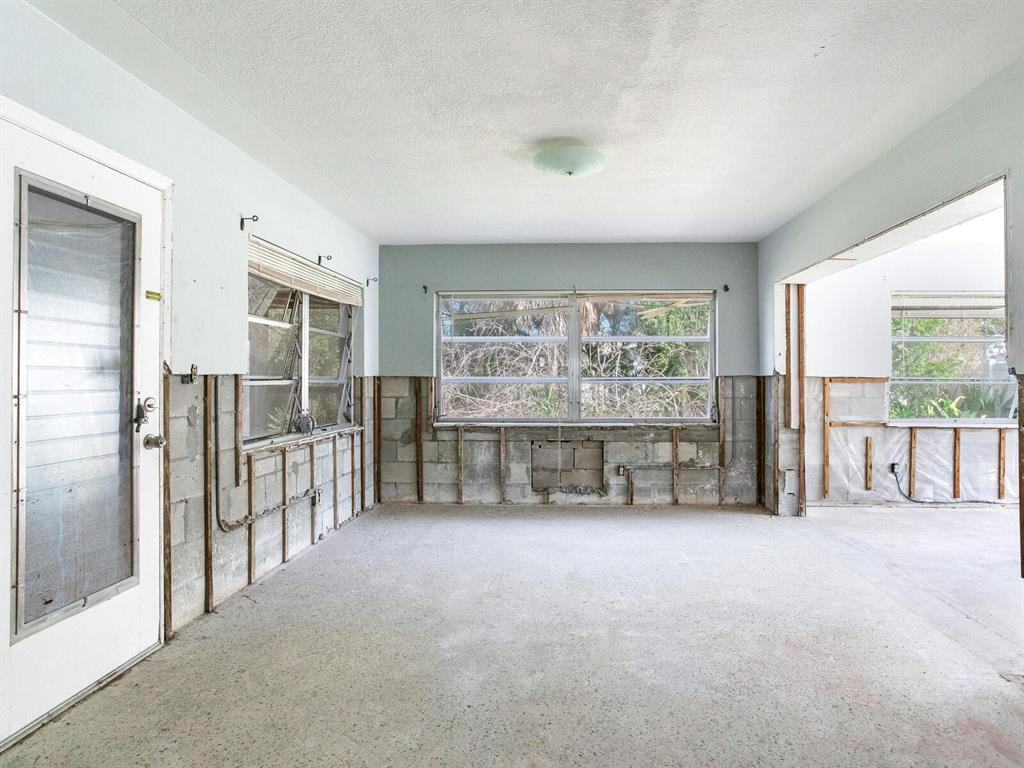 16105 1st Street East Redington Beach, FL 33708 - Photo 18 of 27