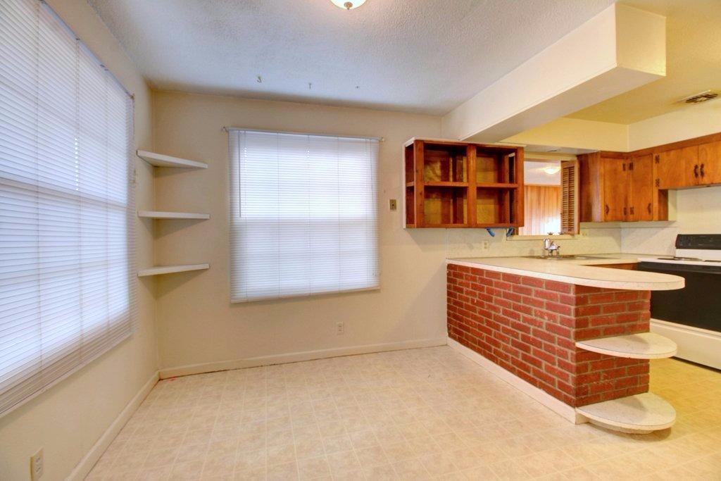 1350 Spring Street Medford, OR 97504 - Photo 9 of 28 another view of dining room