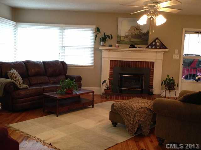 217 Thornburg Road Dallas, NC 28034 - Photo 3 of 16 Gallery Image 3
