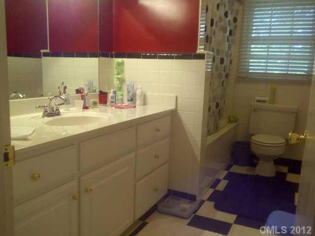 217 Thornburg Road Dallas, NC 28034 - Photo 8 of 16 Gallery Image 8