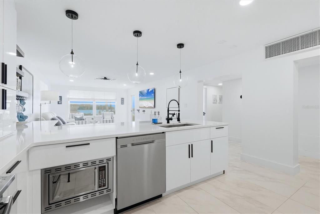 605 Sutton Place, Unit 101 Longboat Key, FL 34228 - Photo 9 of 45 Gallery Image 9