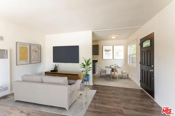 $2,200 | 10708 1/2 Moorpark Street, Toluca Lake, CA 91602