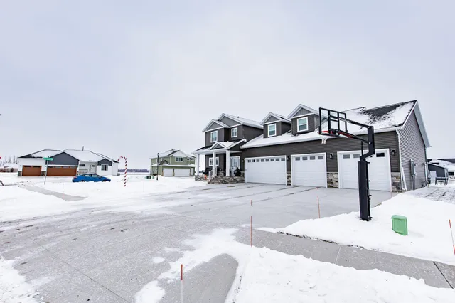 $695,000 | 7485 15th Street South, Fargo, ND 58104