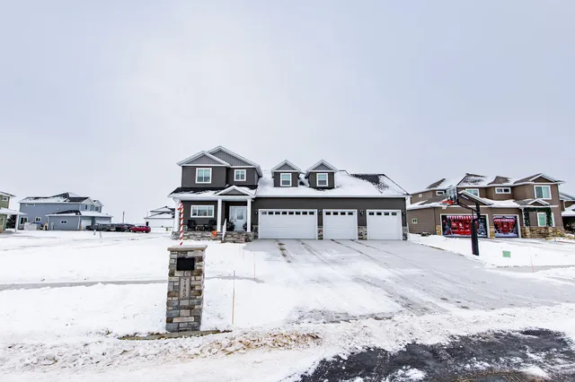 $695,000 | 7485 15th Street South, Fargo, ND 58104