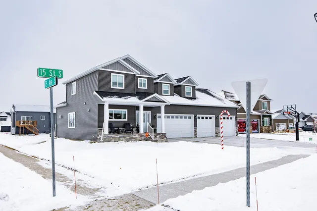 $695,000 | 7485 15th Street South, Fargo, ND 58104