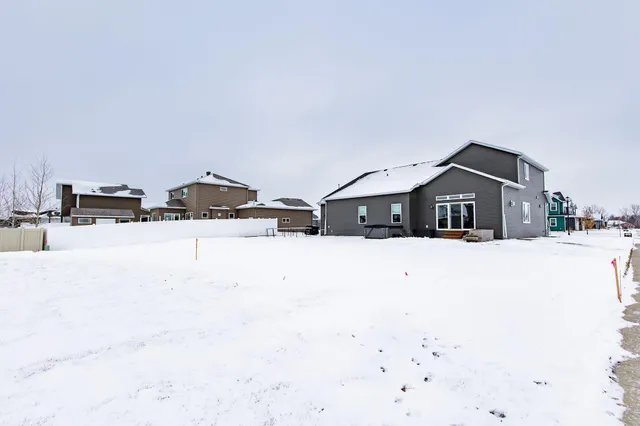 $695,000 | 7485 15th Street South, Fargo, ND 58104