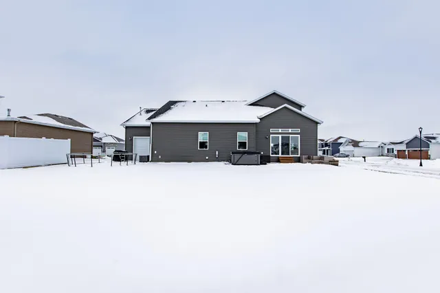 $695,000 | 7485 15th Street South, Fargo, ND 58104