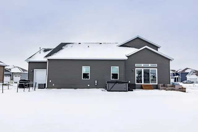 $695,000 | 7485 15th Street South, Fargo, ND 58104
