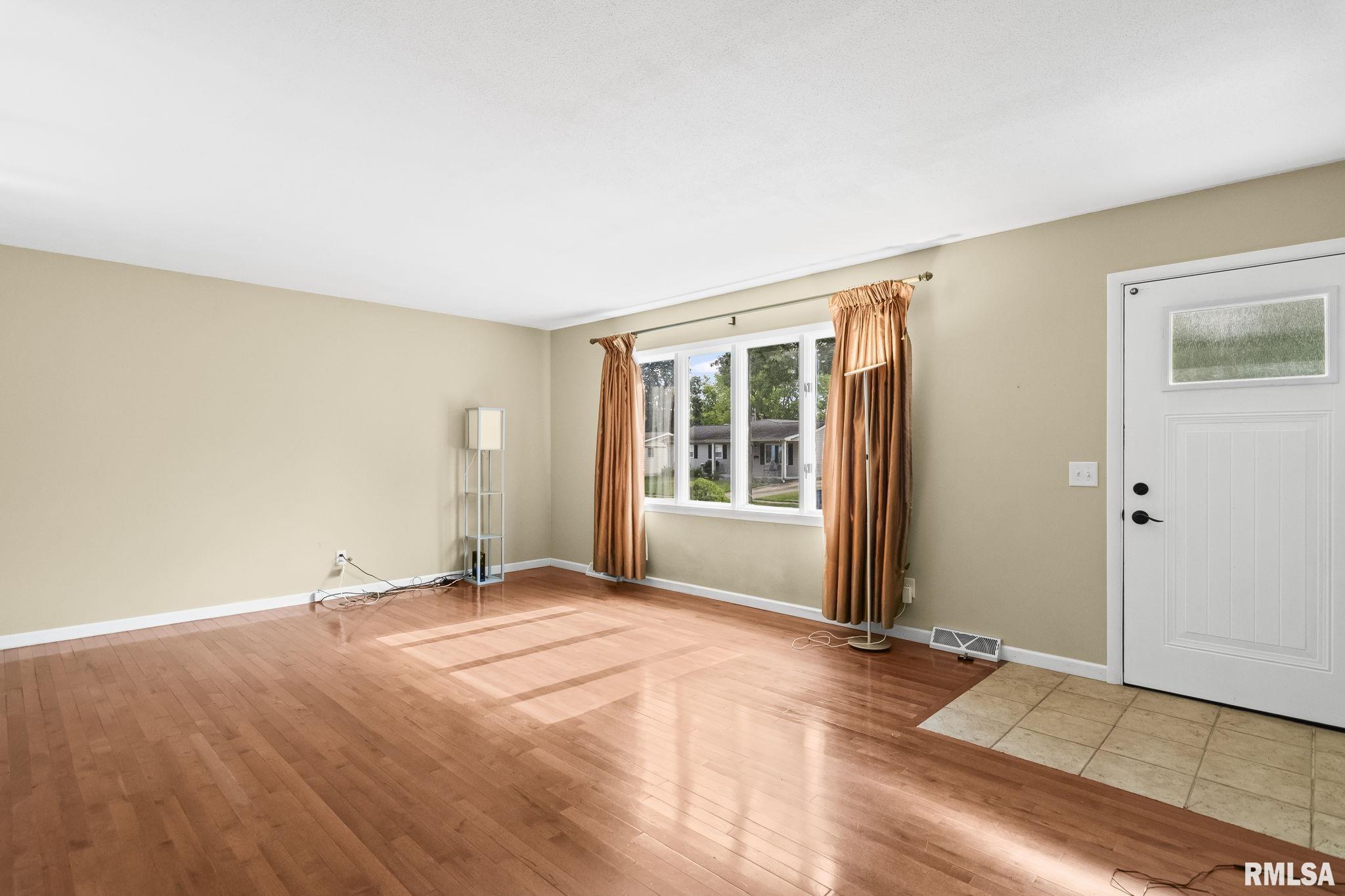 79 Locksley Lane Springfield, IL 62704 - Photo 4 of 39