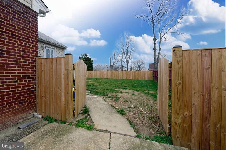 6023 Craig Street Springfield, VA 22150 - Photo 25 of 27 a view of a back yard of the house