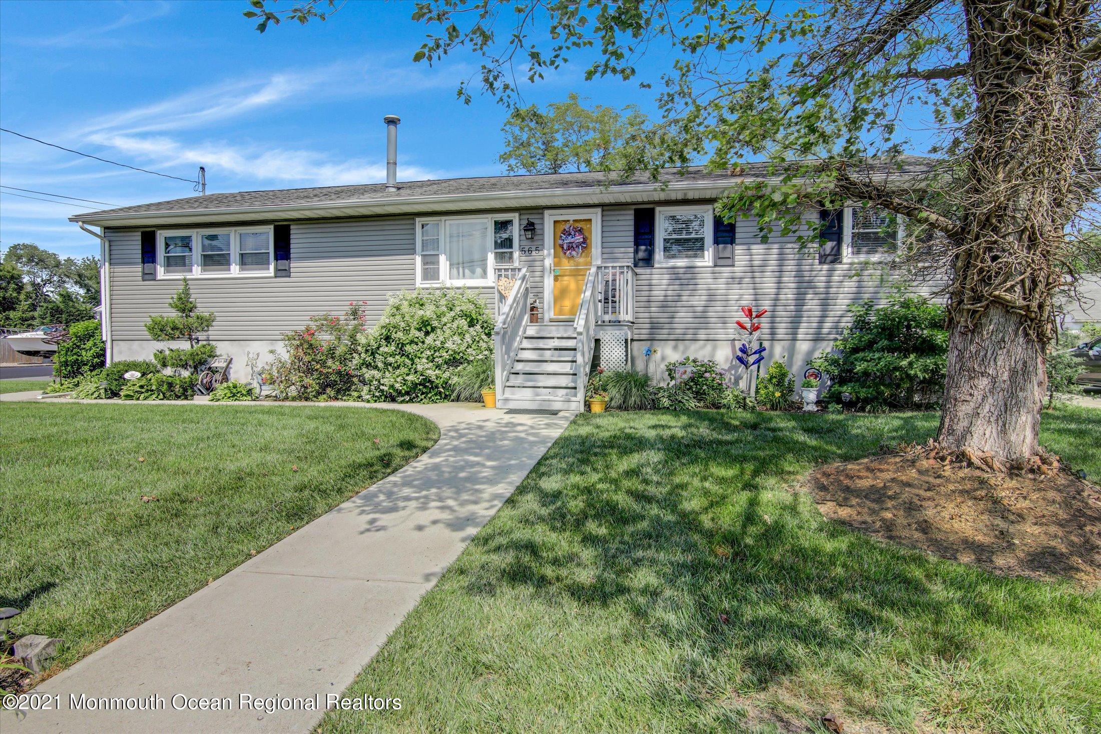 565 George Road Toms River, NJ 08753 - Photo 2 of 32 01-Front