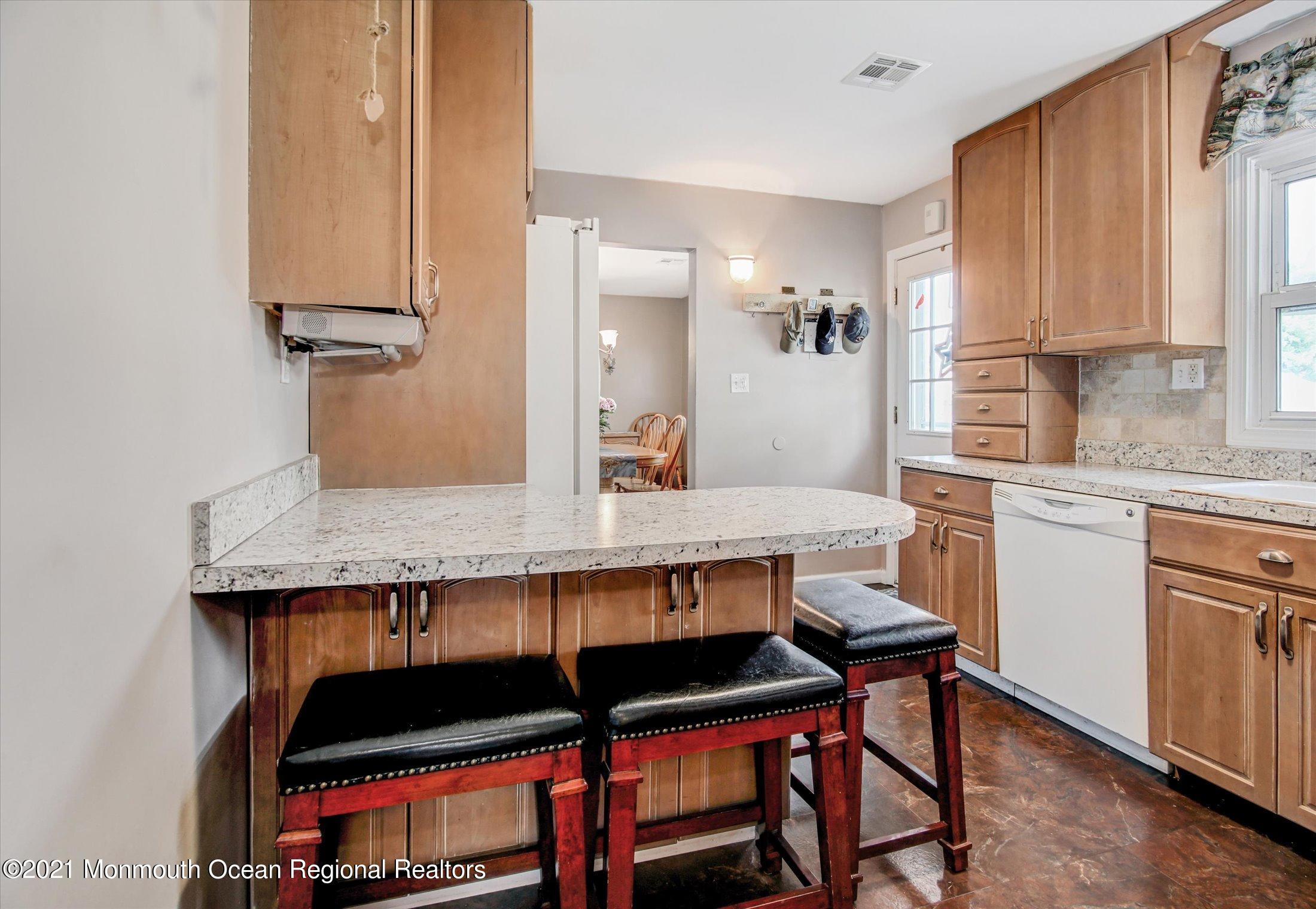 565 George Road Toms River, NJ 08753 - Photo 11 of 32 10-Kitchen