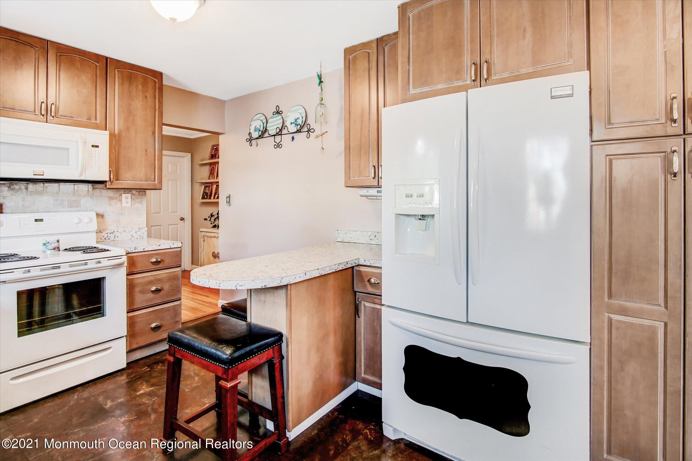 565 George Road Toms River, NJ 08753 - Photo 12 of 32 11-Kitchen