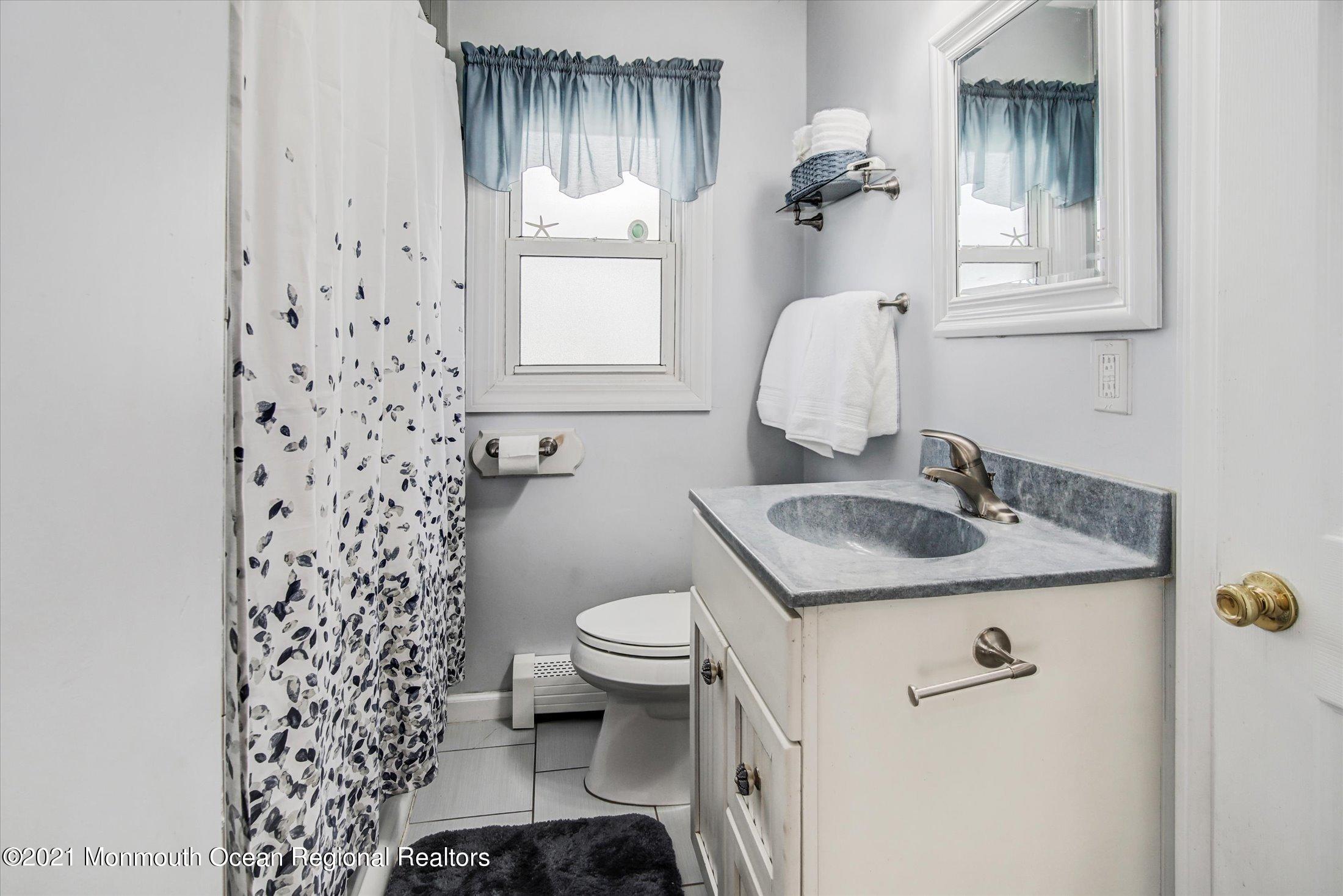 565 George Road Toms River, NJ 08753 - Photo 18 of 32 17-Bathroom