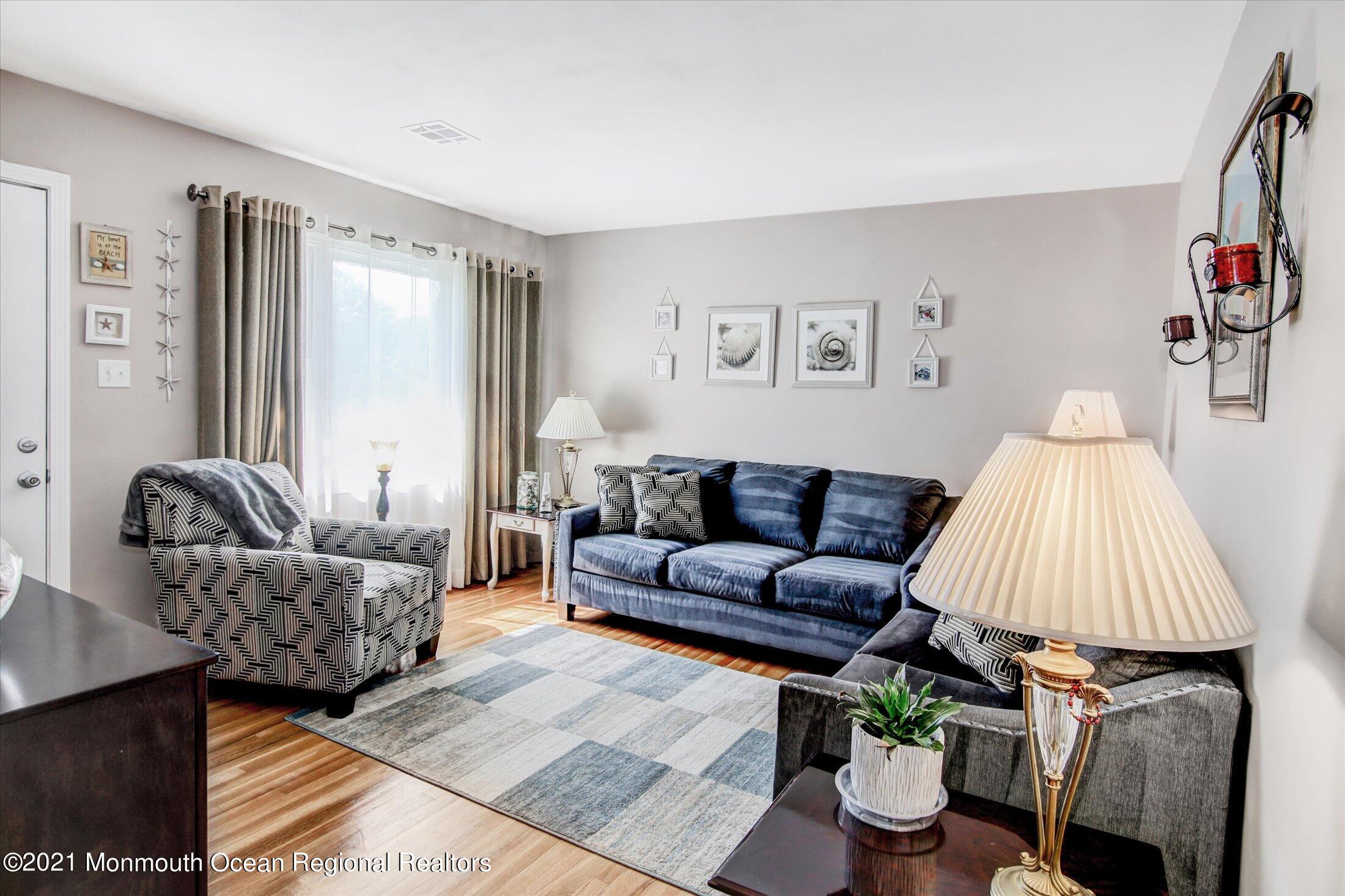 565 George Road Toms River, NJ 08753 - Photo 7 of 32 06-Living