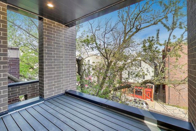 $1,197,000 | 2307 West Foster Avenue, Unit 3, Chicago, IL 60625