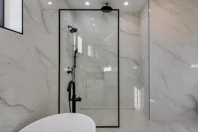 $1,197,000 | 2307 West Foster Avenue, Unit 3, Chicago, IL 60625