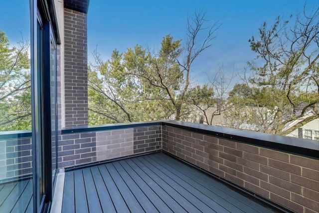 $1,197,000 | 2307 West Foster Avenue, Unit 3, Chicago, IL 60625