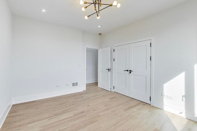 $1,197,000 | 2307 West Foster Avenue, Unit 3, Chicago, IL 60625