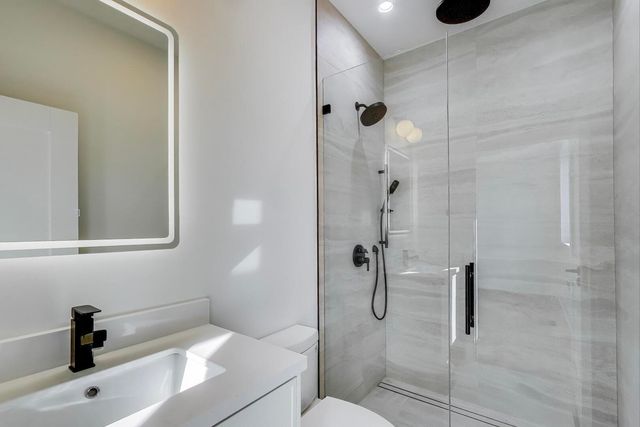 $1,197,000 | 2307 West Foster Avenue, Unit 3, Chicago, IL 60625