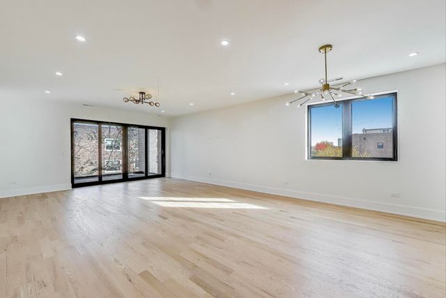 $1,197,000 | 2307 West Foster Avenue, Unit 3, Chicago, IL 60625