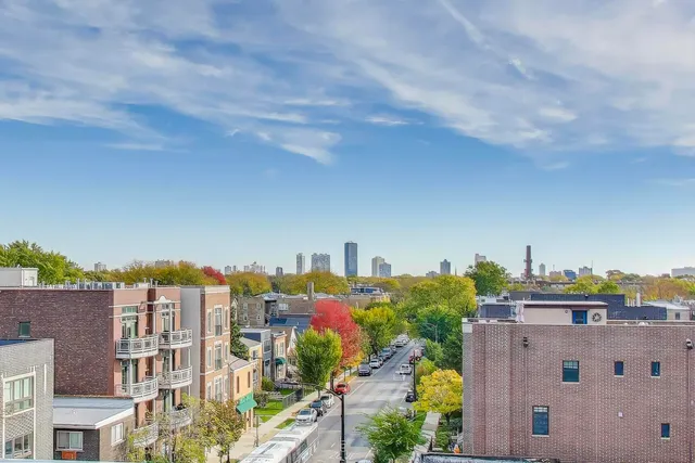 $1,197,000 | 2307 West Foster Avenue, Unit 3, Chicago, IL 60625