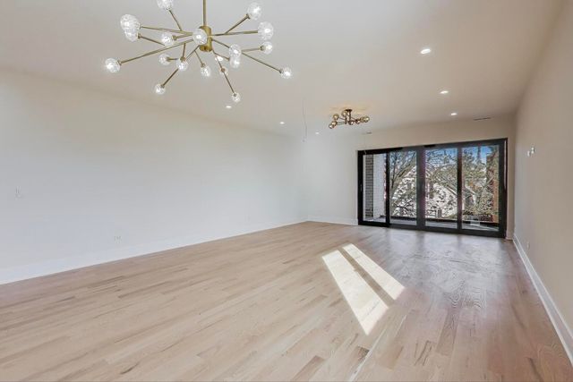 $1,197,000 | 2307 West Foster Avenue, Unit 3, Chicago, IL 60625