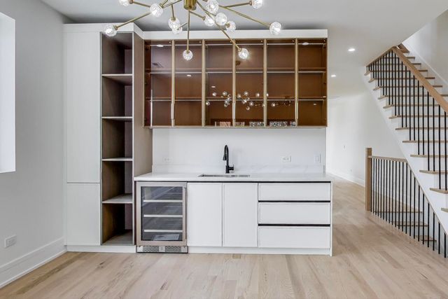 $1,197,000 | 2307 West Foster Avenue, Unit 3, Chicago, IL 60625