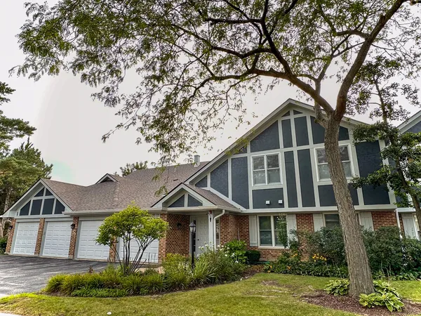 $2,700 | 174 Hemingway Court, Unit 174, Vernon Hills, IL 60061