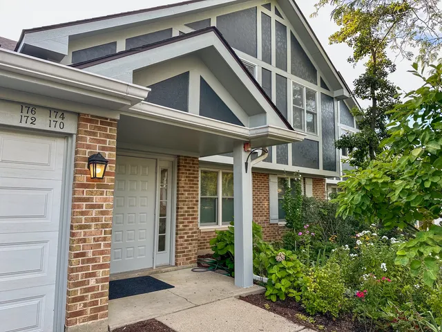 $2,900 | 174 Hemingway Court, Unit 174, Vernon Hills, IL 60061
