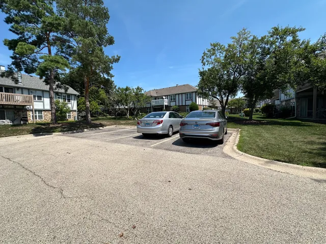 $2,900 | 174 Hemingway Court, Unit 174, Vernon Hills, IL 60061