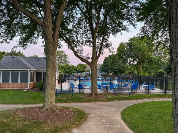 $2,700 | 174 Hemingway Court, Unit 174, Vernon Hills, IL 60061