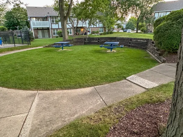 $2,700 | 174 Hemingway Court, Unit 174, Vernon Hills, IL 60061