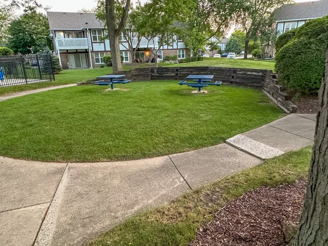 $2,900 | 174 Hemingway Court, Unit 174, Vernon Hills, IL 60061