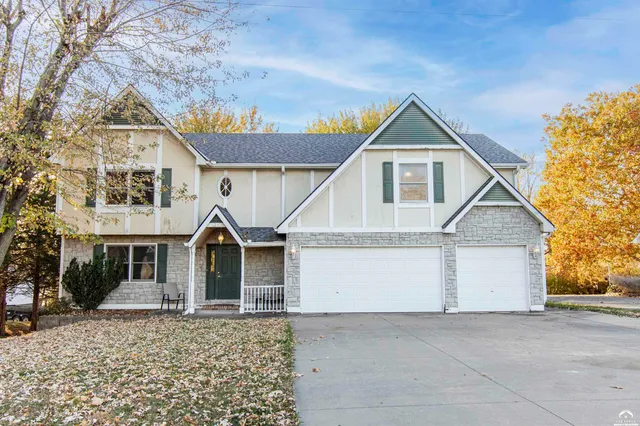 $599,999 | 1215 Hacienda Lane, Lawrence, KS 66049