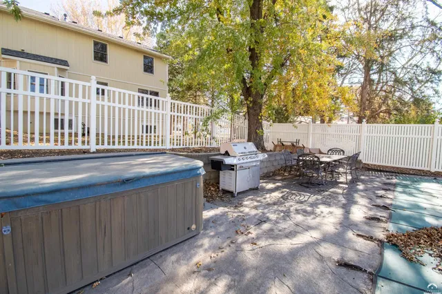 $575,000 | 1215 Hacienda Lane, Lawrence, KS 66049