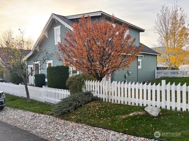 a view of a house with a yard