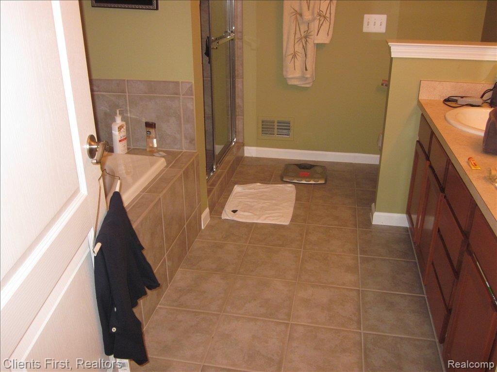 30924 Bradmore Road Warren, MI 48092 - Photo 8 of 20 1.11.2011 049