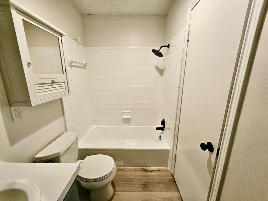 6806 Old Quarry Lane Austin, TX 78731 - Photo 21 of 29 a bathroom with a sink toilet and shower