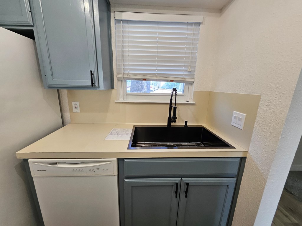 6806 Old Quarry Lane Austin, TX 78731 - Photo 9 of 29