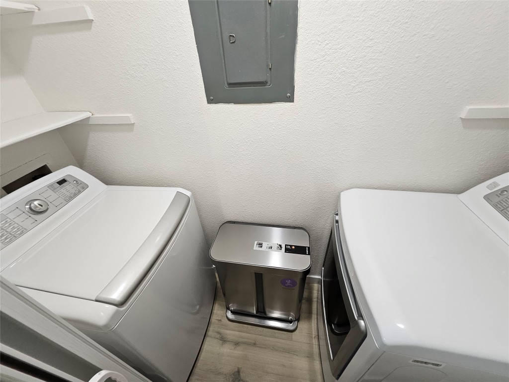 6806 Old Quarry Lane Austin, TX 78731 - Photo 10 of 29 a utility room with dryer and washer