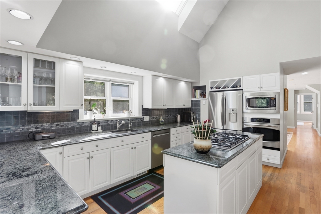 88 Esterbrook Road Acton, MA 01720 - Photo 5 of 40