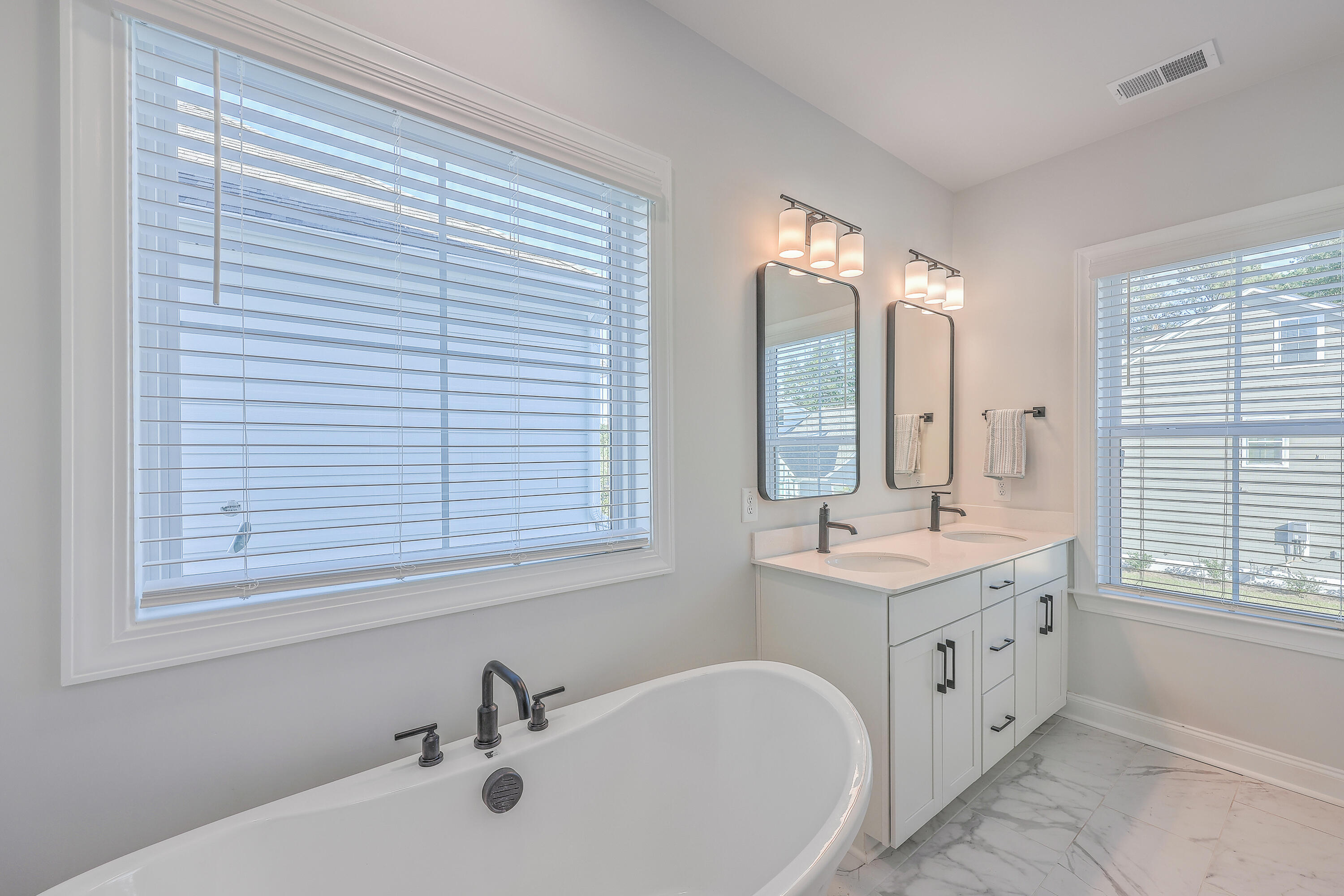 1225 Crooked Oak Road Charleston, SC 29492 - Photo 18 of 32 Primary Bath